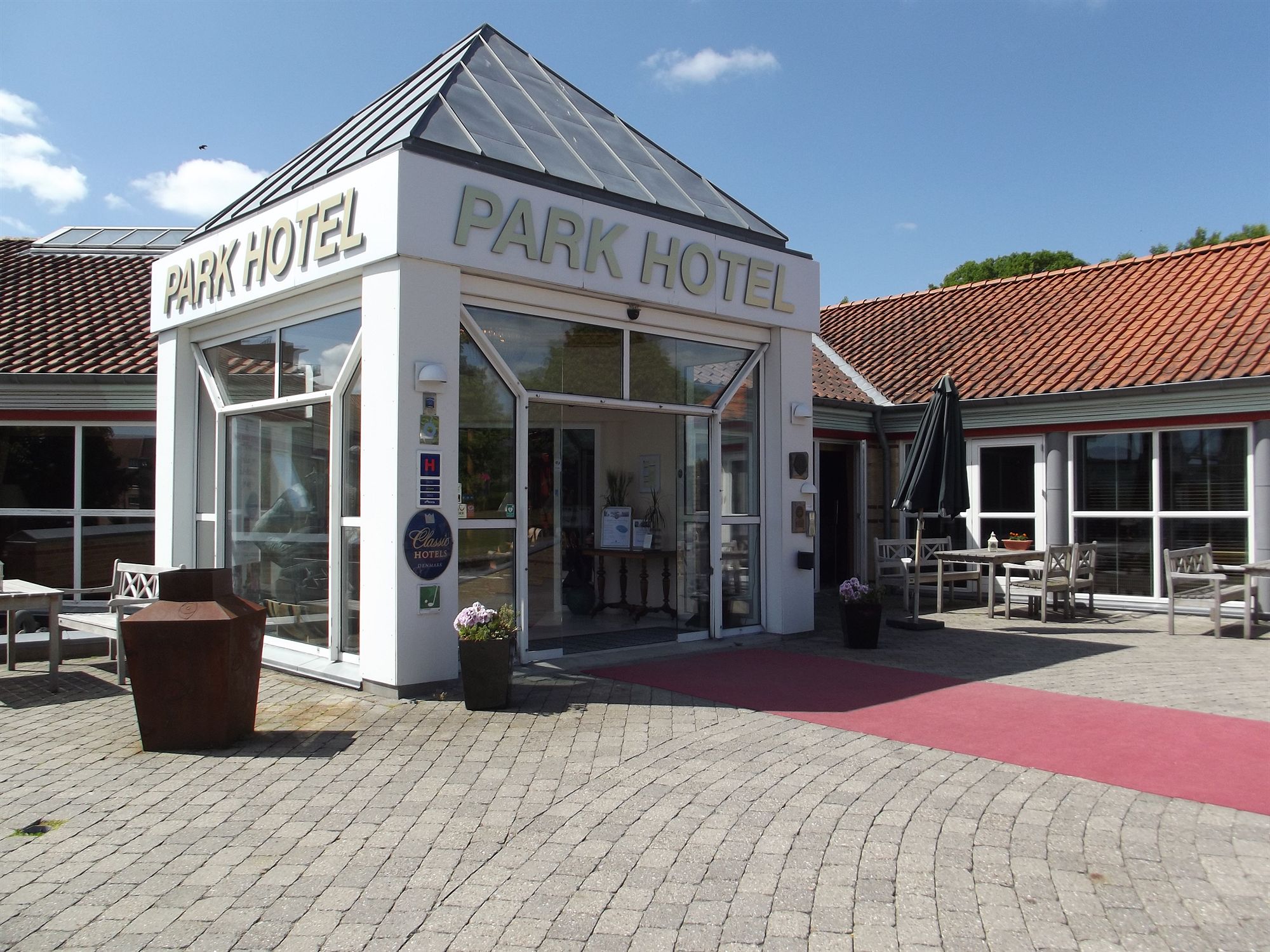 Фото отеля 1