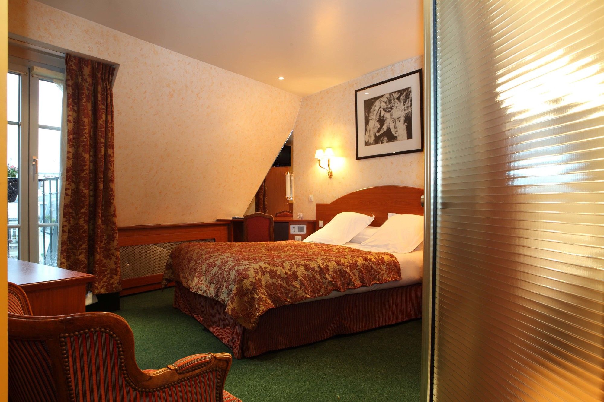 Фото Queens Boutique Hotel