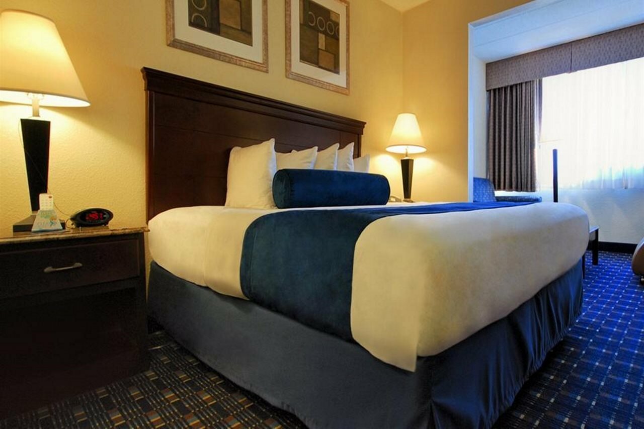 Фото Best Western Plus Reading Inn & Suites