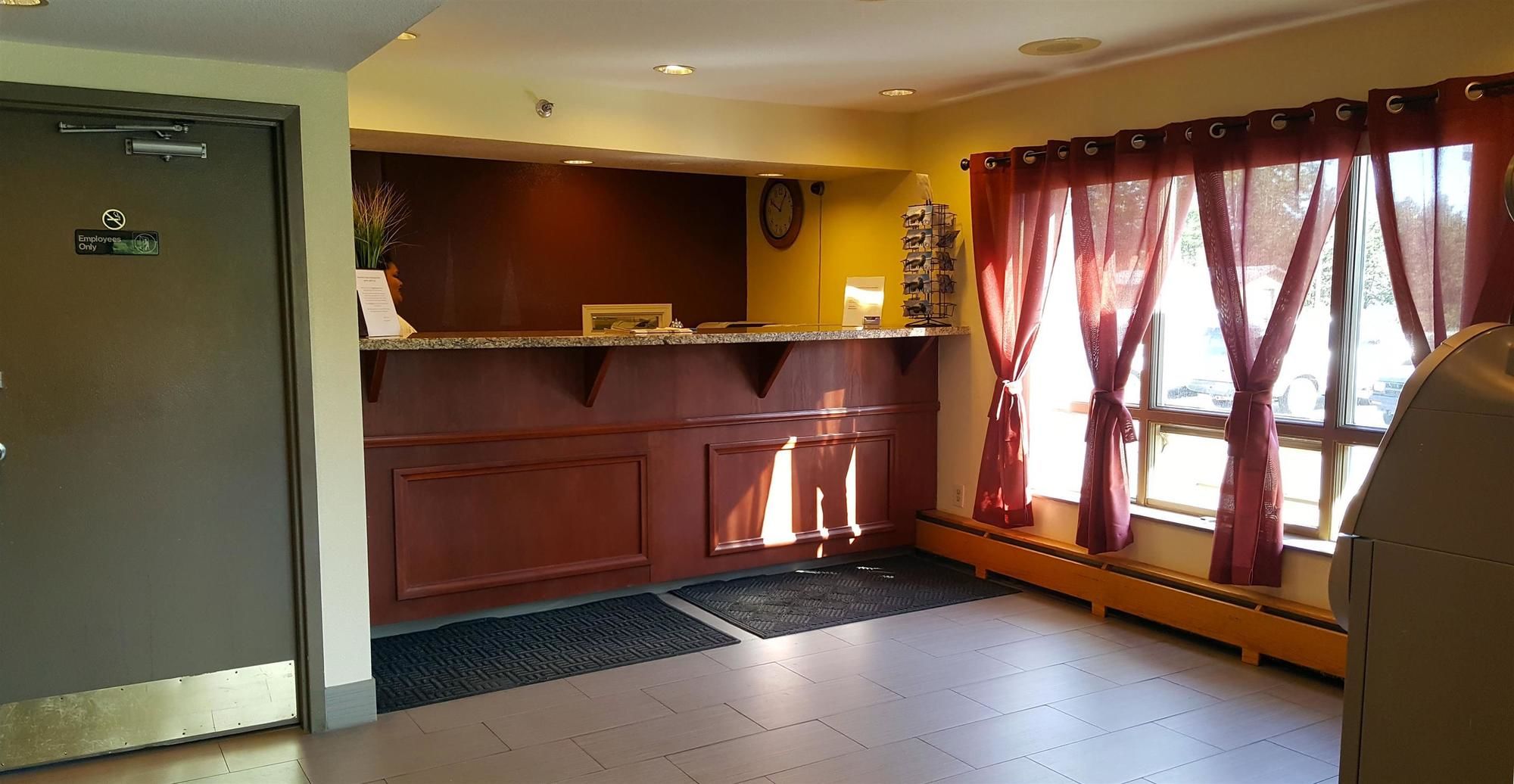 Фото Americas Best Value Inn & Suites Anchorage Airport