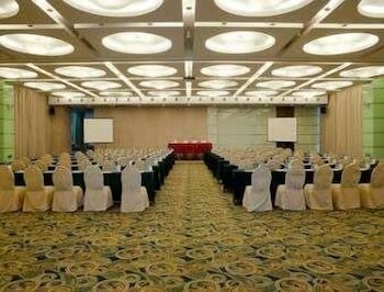 Фото Ramada Plaza Sino Bay Shanghai