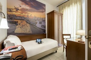 Гостиница Hotel Sovrana & Re Aqva SPA