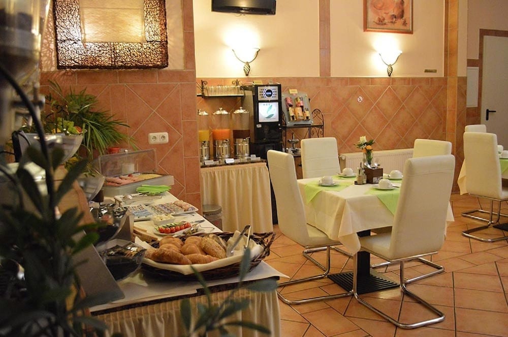 Фото City Hotel West