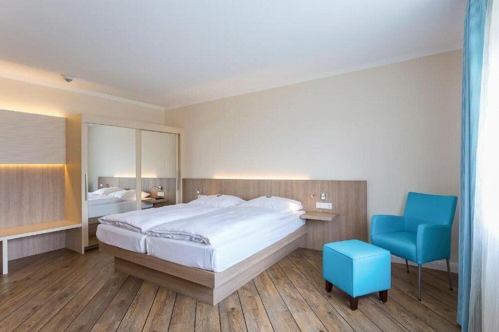 Фото Hotel Vier Jahreszeiten Lübeck