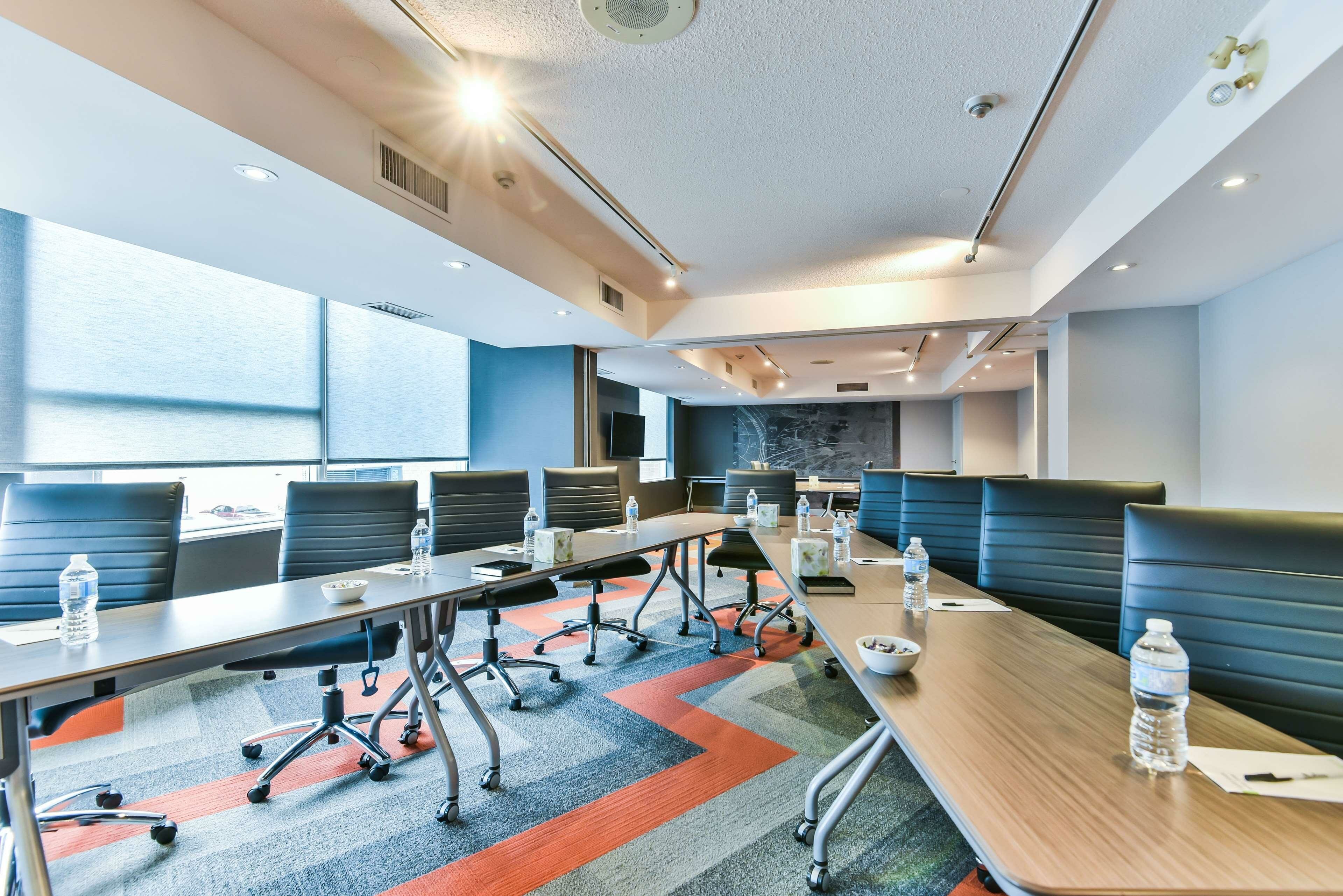 Фото Radisson Suite Hotel - Toronto Airport