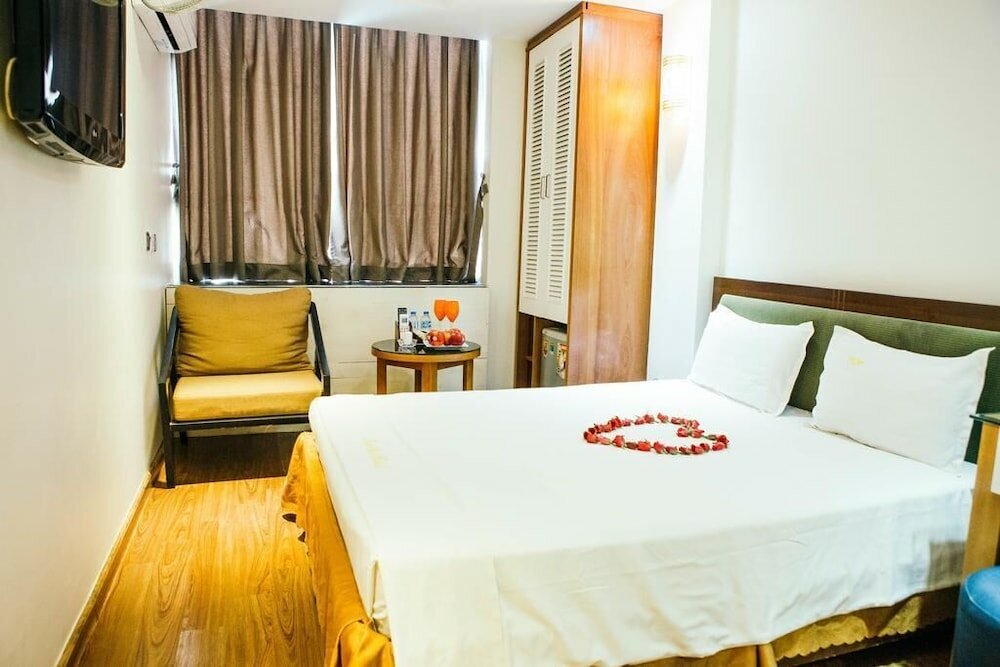 Фото Hoang Gia Hotel 150 Nghi Tam HN-BayLux