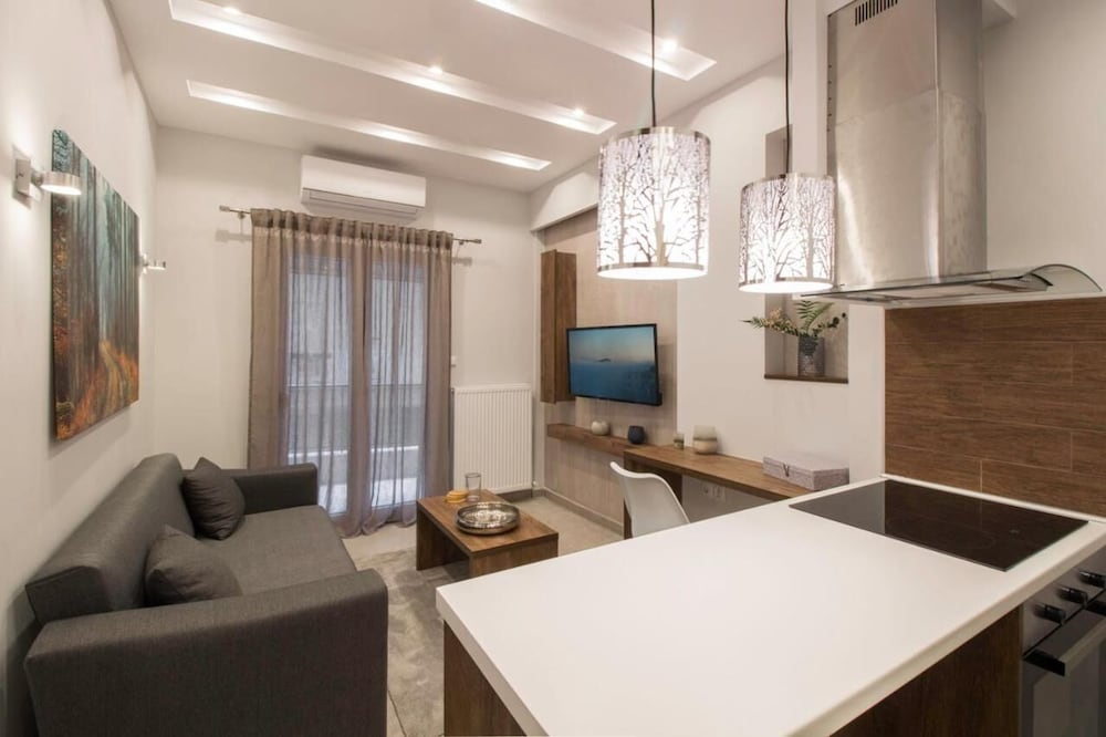 Фото Flow - White Tower Two Bedroom Suite