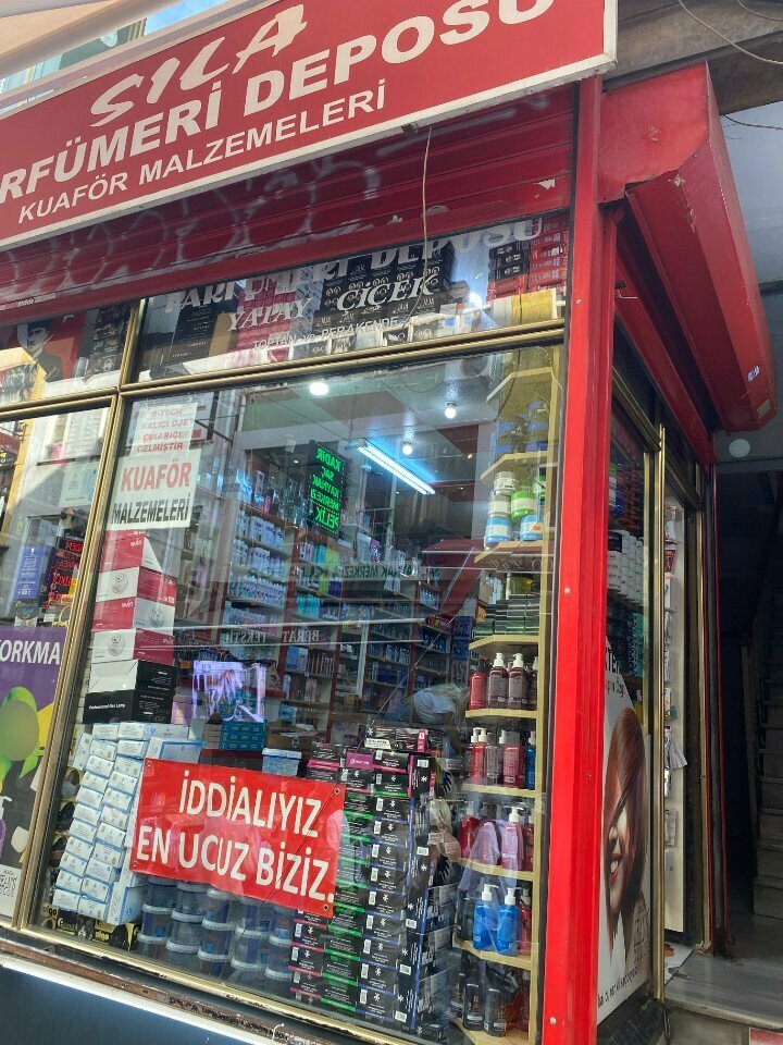 متجر بيع العطور ومستحضرات التجميل Sila Perfumery Warehouse ، اسطنبول، صورة