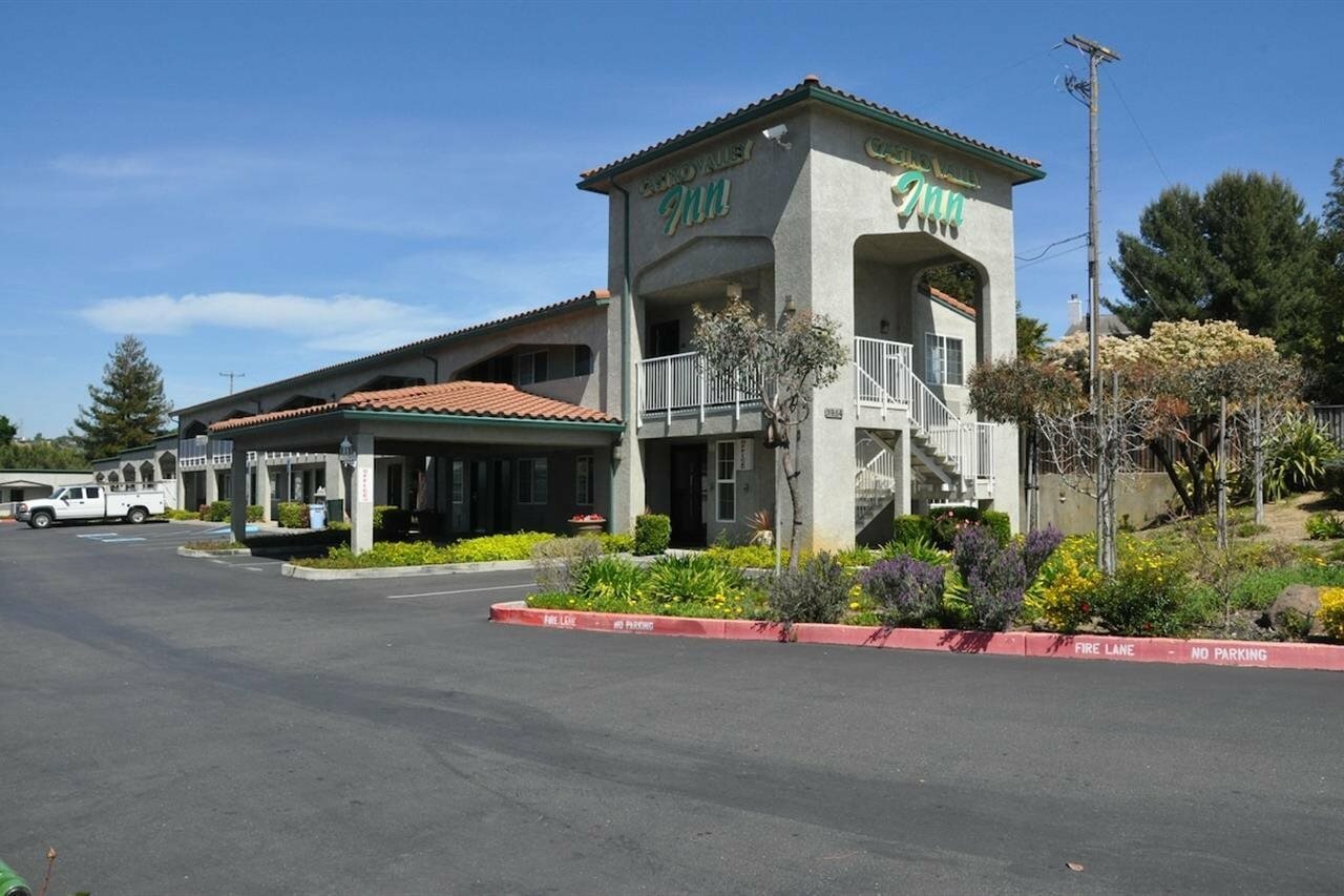 Фото SureStay Hotel by Best Western Castro Valley