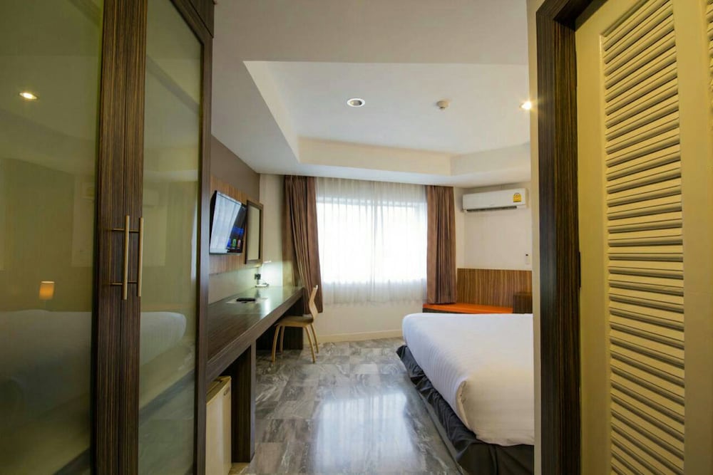 Фото Dragon River Avenue Hotel