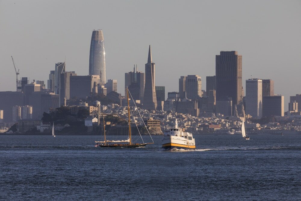 Фото Waters Edge Hotel