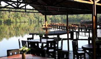 Гостиница Shiny Lakeside Resort в Хиккадуве