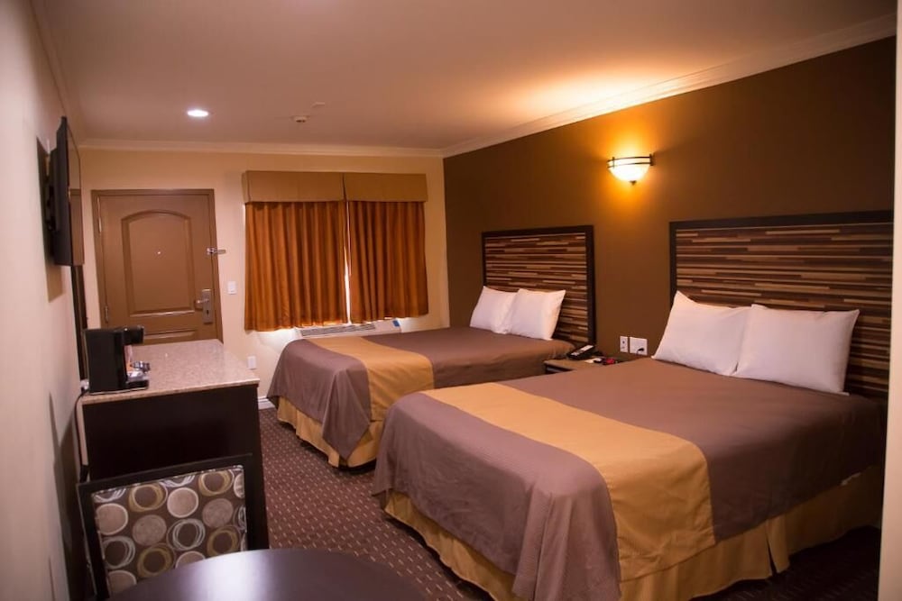 Фото Diamond Bell Inn & Suites