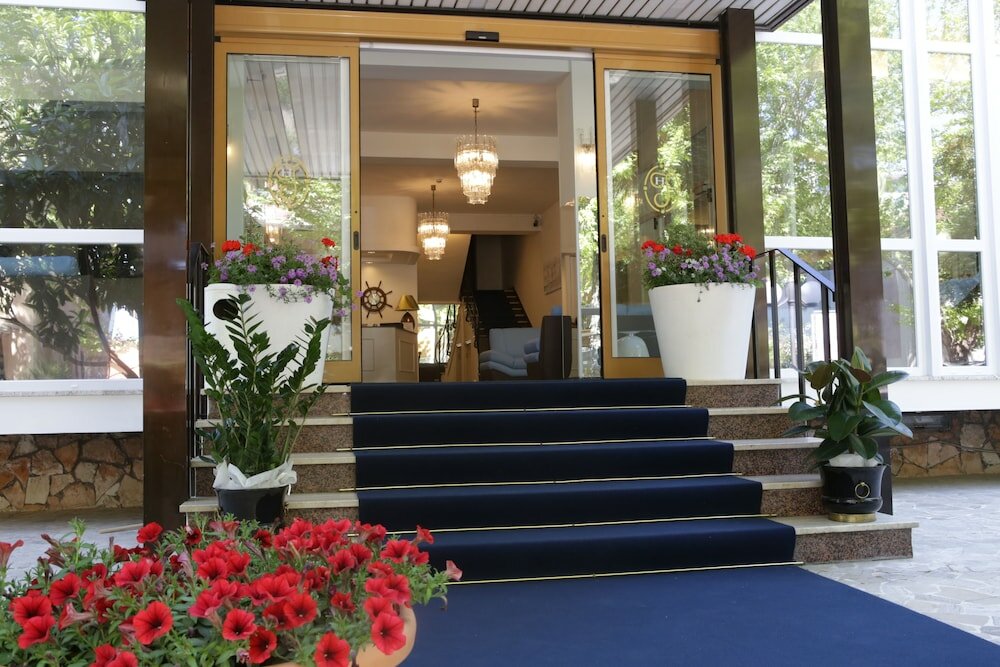 Фото New Hotel Jolie