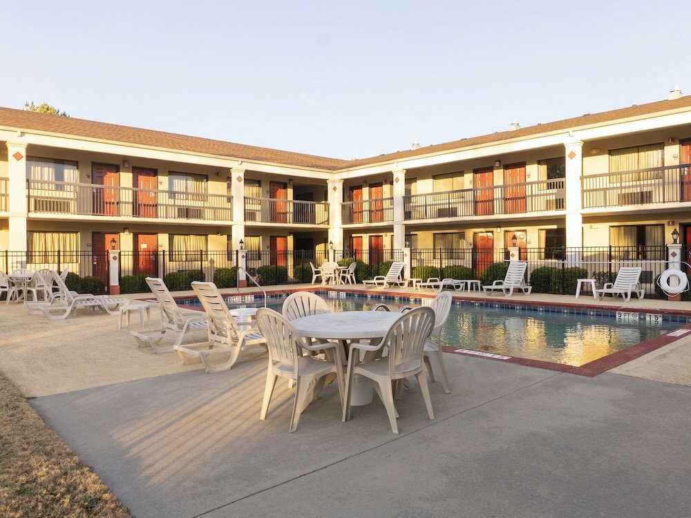 Фото Oyo Hotel Adairsville Hwy 140