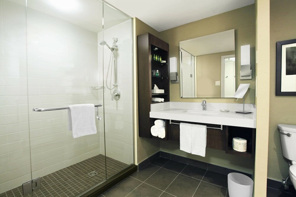 Фото Delta Hotels by Marriott London Armouries