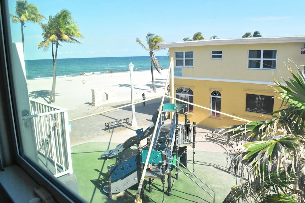 Фото Golden Sand Oceanfront