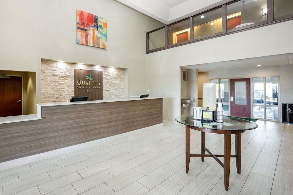 Фото Quality Inn & Suites Arnold - St Louis