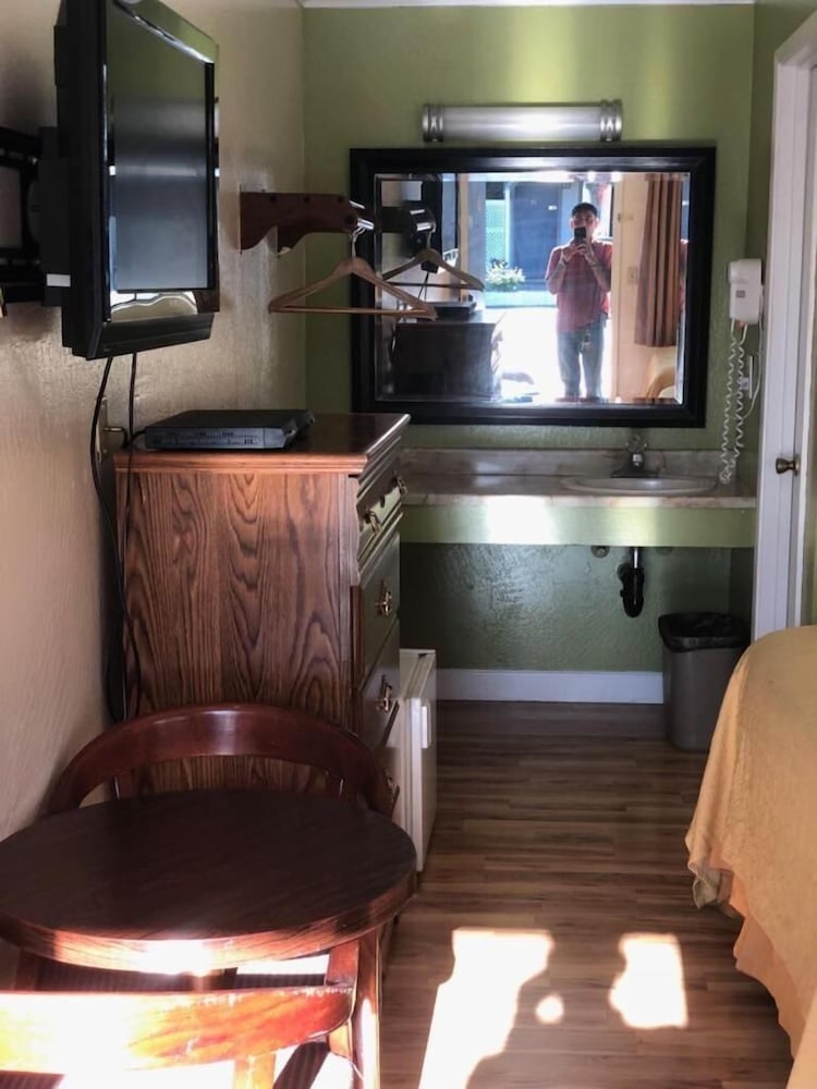 Фото Kelseyville Motel