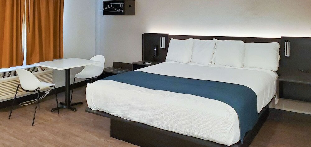 Фото Americas Best Value Inn Los Angeles at S Alvarado St