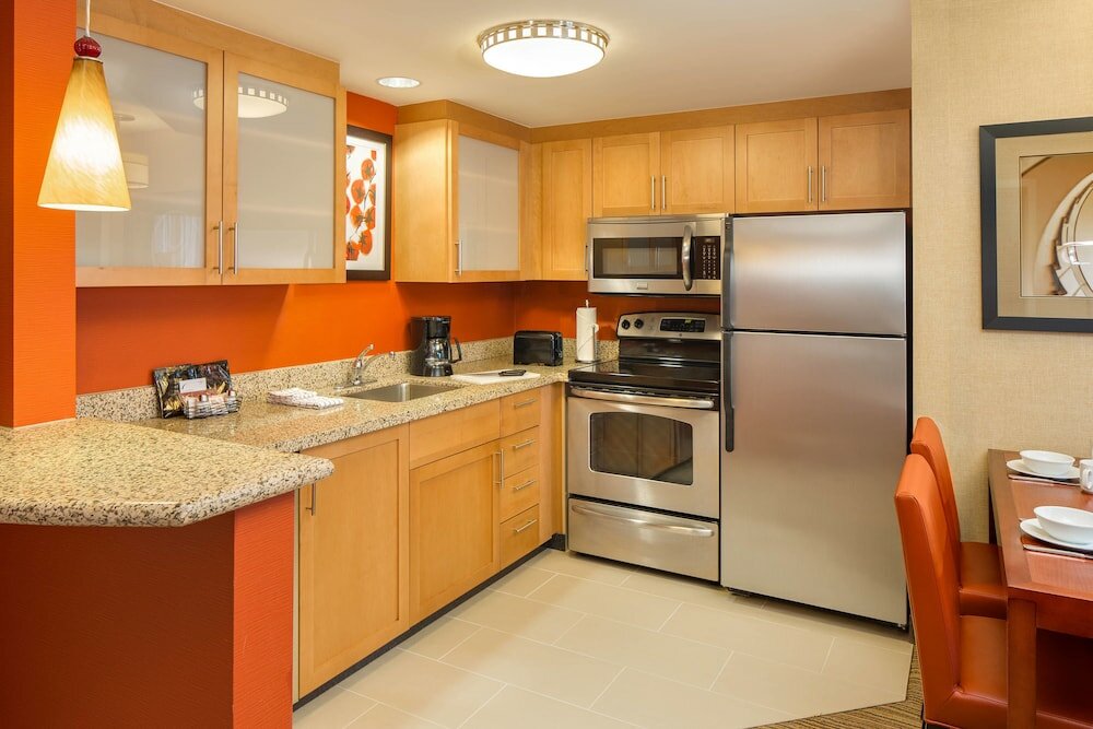 Фото Residence Inn by Marriott Calgary Airport