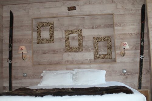 Гостиница Logis Hotel Les 3 Rois в Исудёне