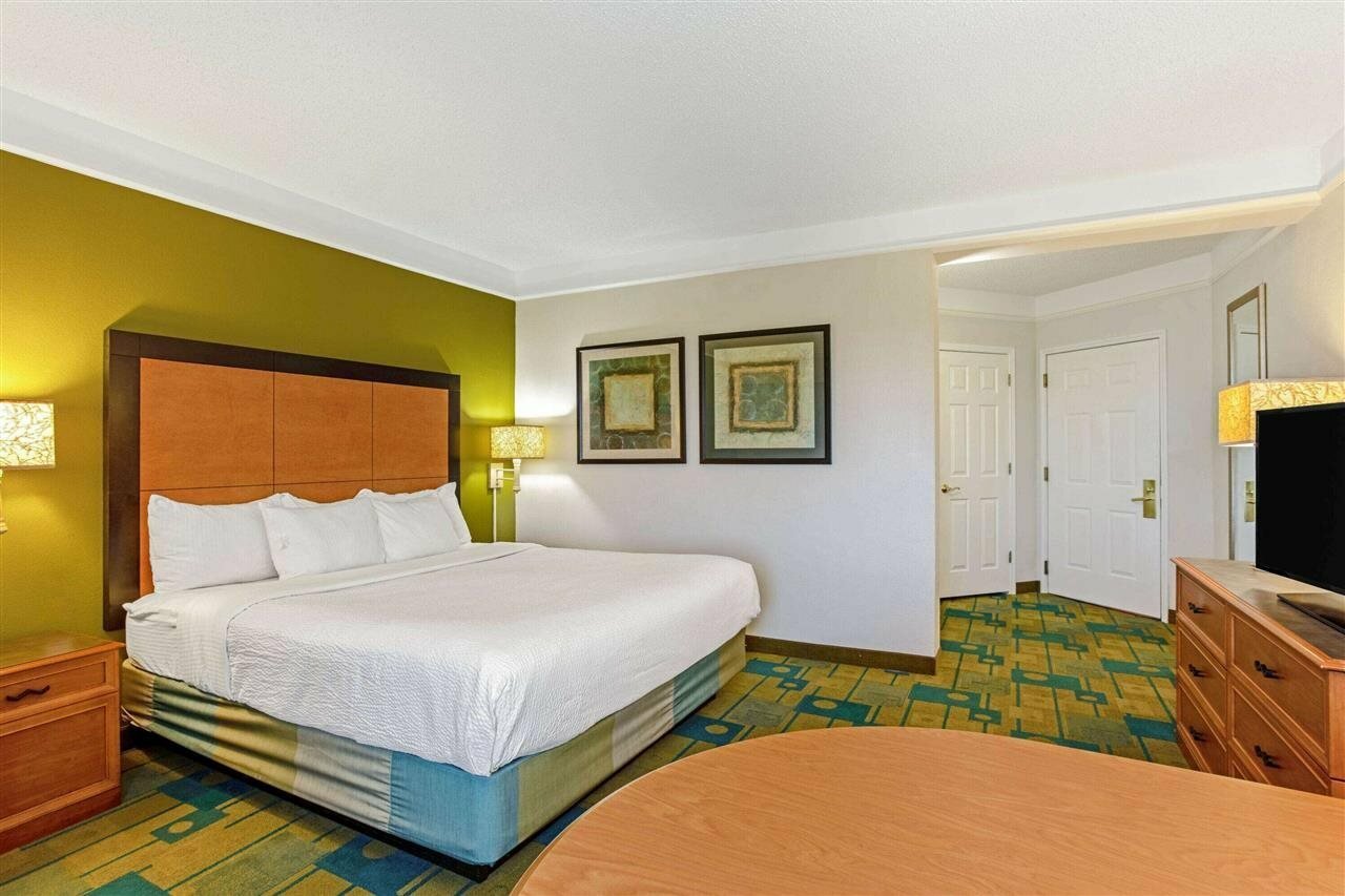 Фото La Quinta Inn & Suites by Wyndham Orlando i Drive/Conv Ctr