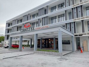 Гостиница Christee Suites Hotel в Малакке