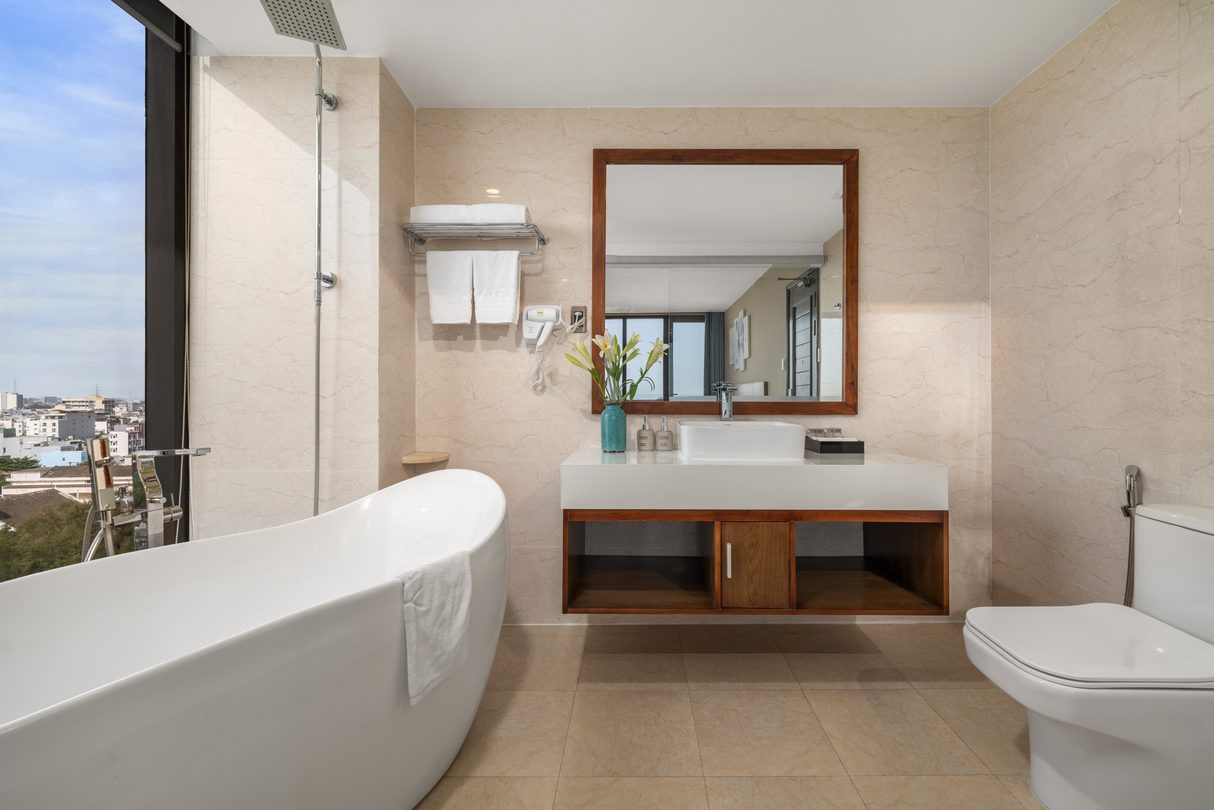 Фото Yarra Ocean Suites Danang