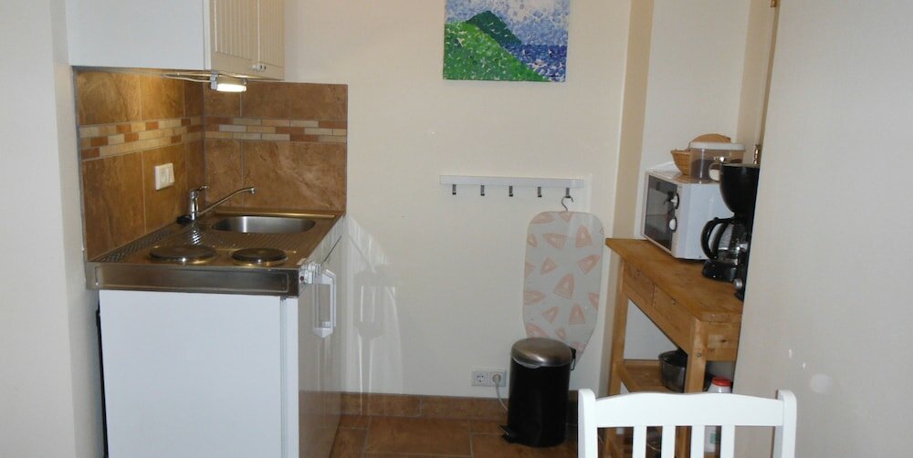 Фото Three Sisters Studio Apartments