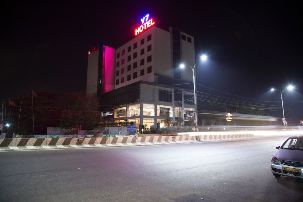 Фото V7 Hotel