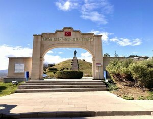Dumlupinar Martyrdom (Kütahya, Dumlupınar, Cumhuriyet Mah., Uşak Cad.), monument, memorial