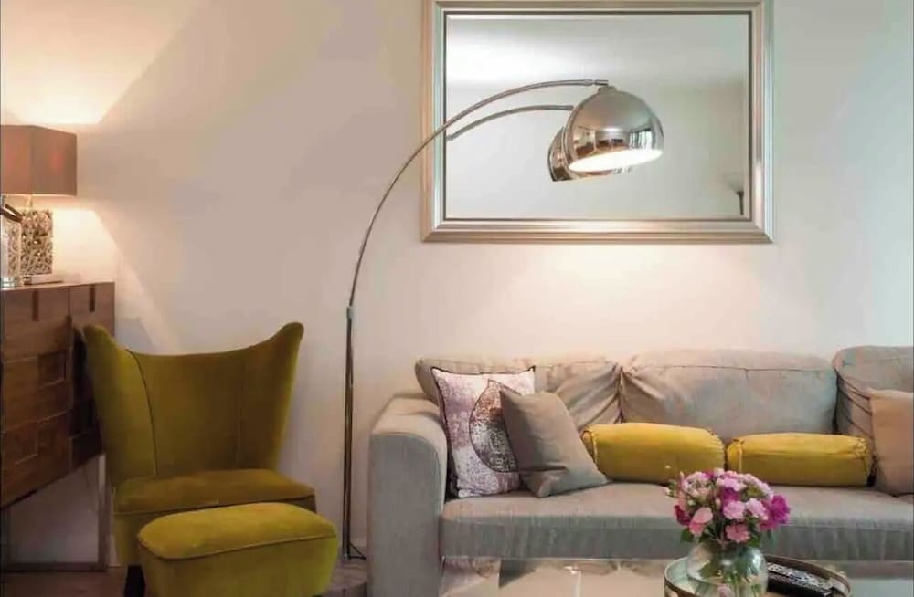 Фото Canary Wharf Waterfront Apartments