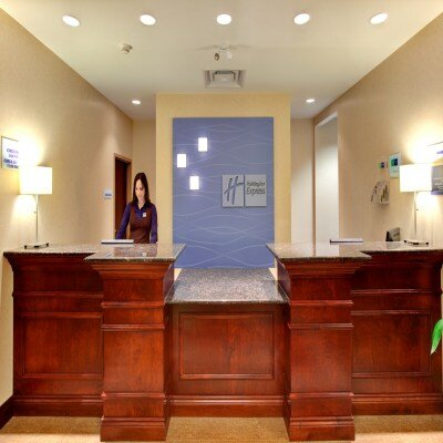 Фото Holiday Inn Express & Suites Brockville