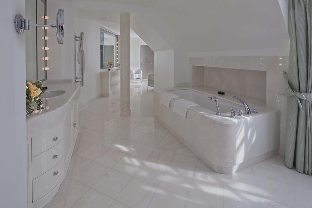 Фото Le Bristol Paris - an Oetker Collection Hotel