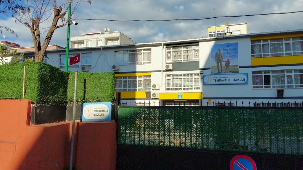مدرسة ابتدائية Yenimahalle Primary School ، اسطنبول، صورة