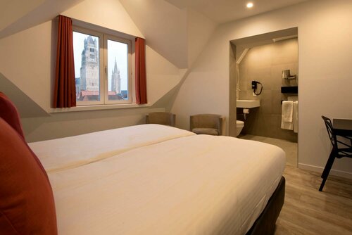 Гостиница Hotel Portinari в Брюгге