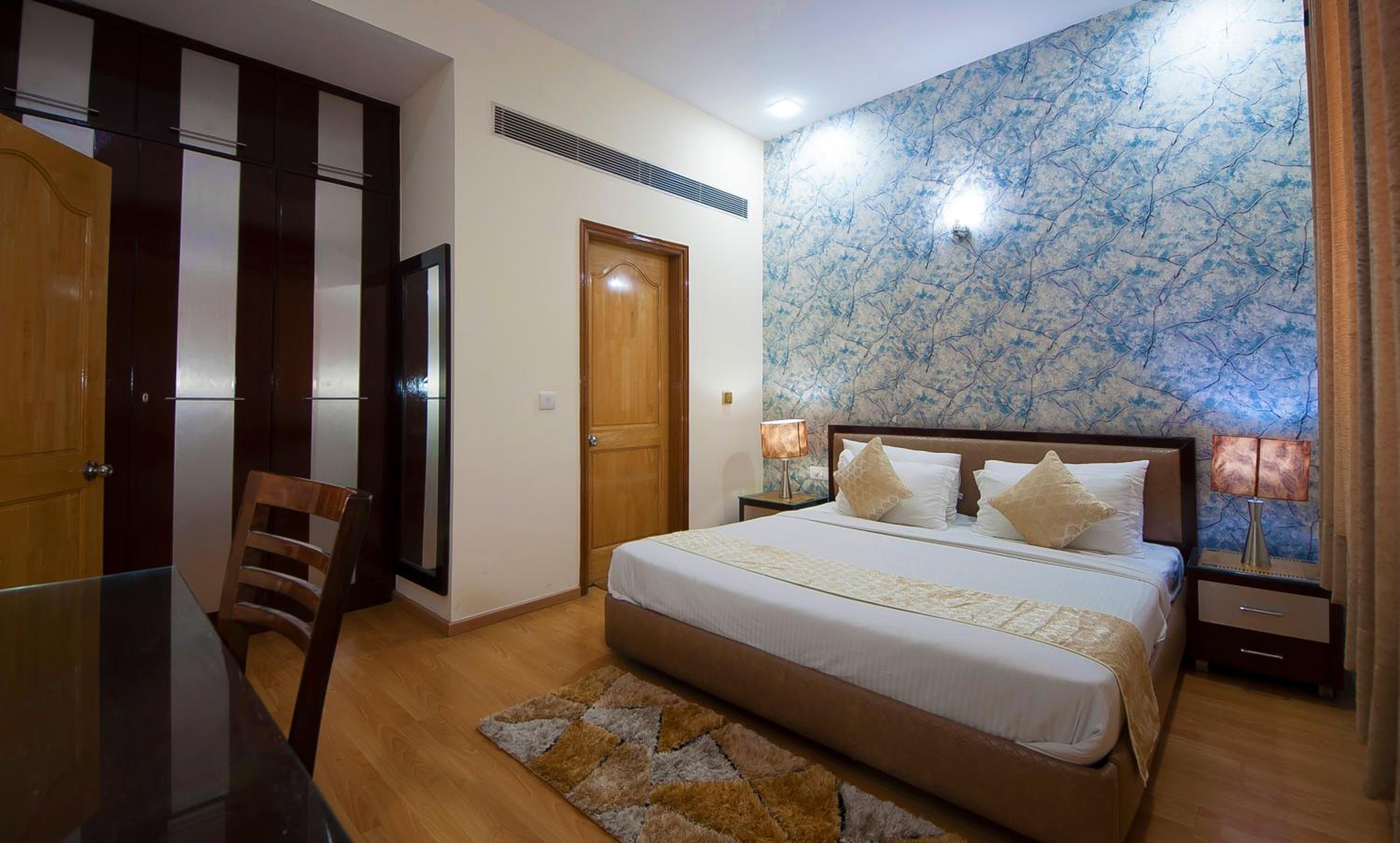 Фото Imperial Apartments