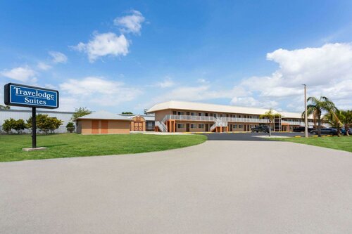 Гостиница Travelodge Suites by Wyndham Lake Okeechobee