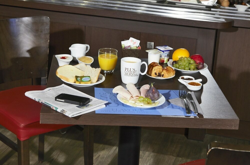 Фото Kyriad Vannes centre-ville