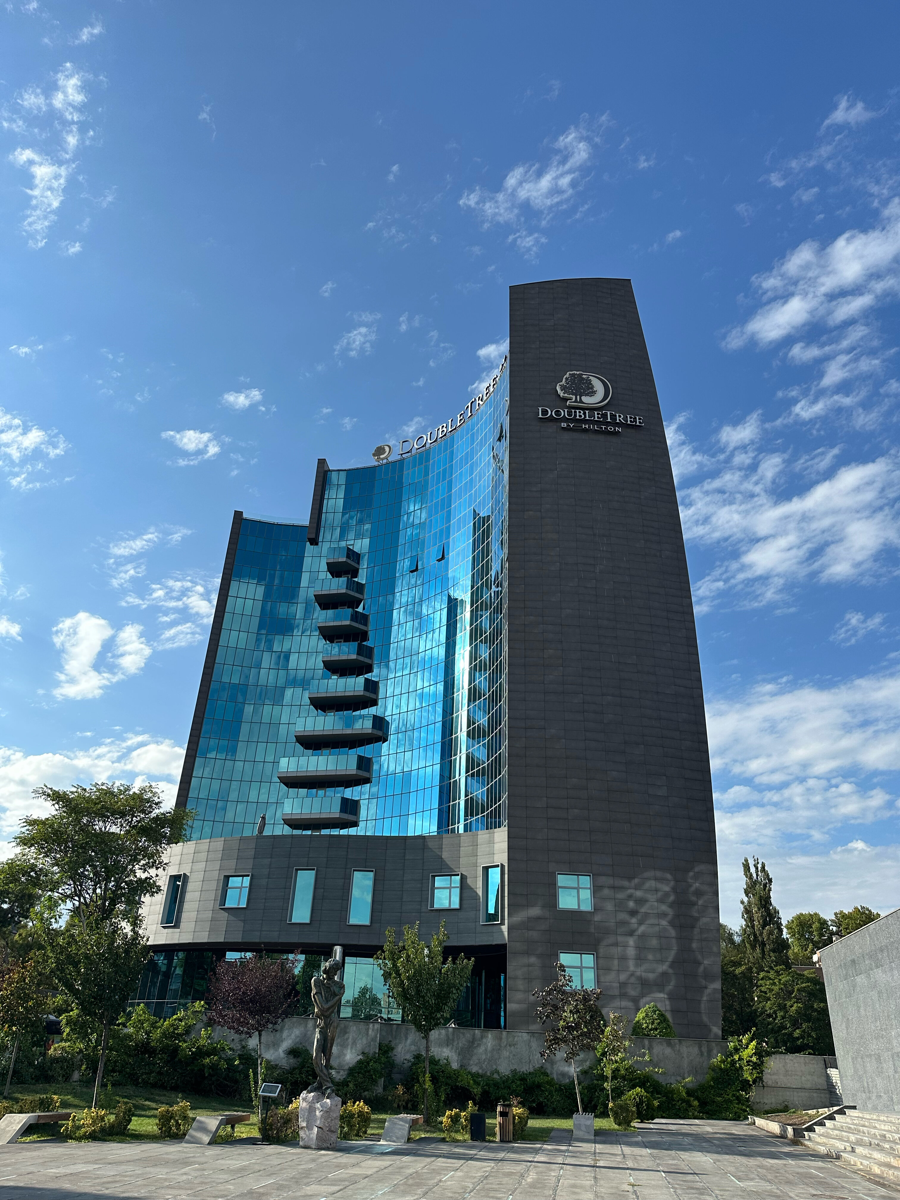 Фото DoubleTree by Hilton Hotel Yerevan City Centre