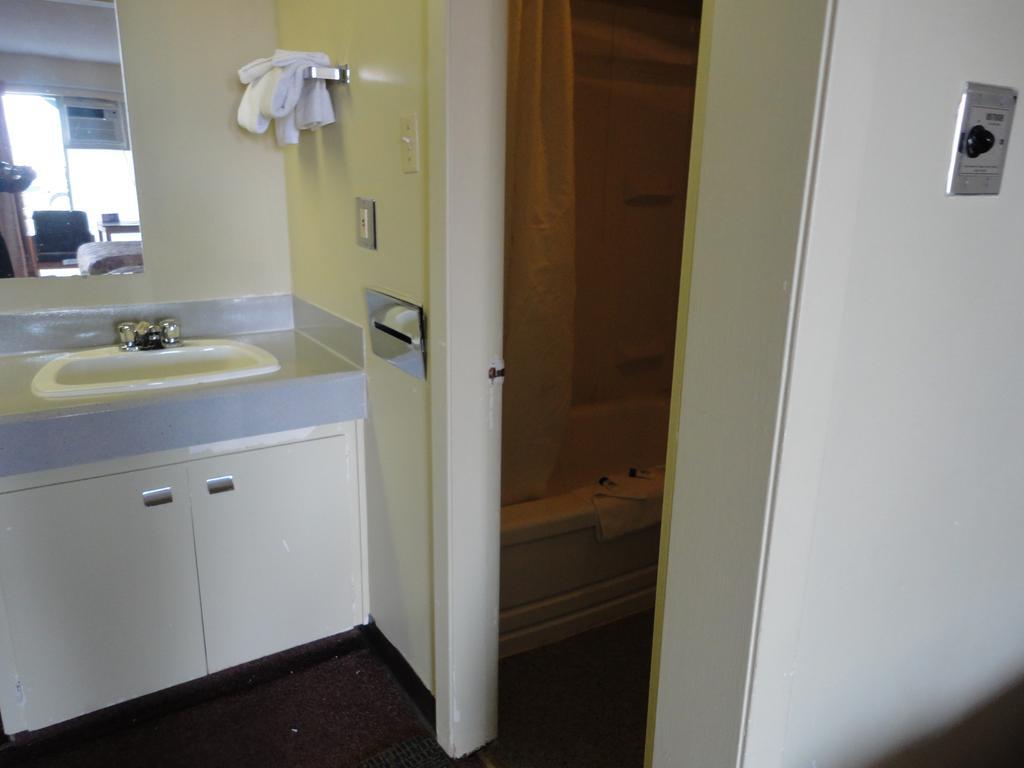 Фото Thriftlodge by Wyndham Regina North