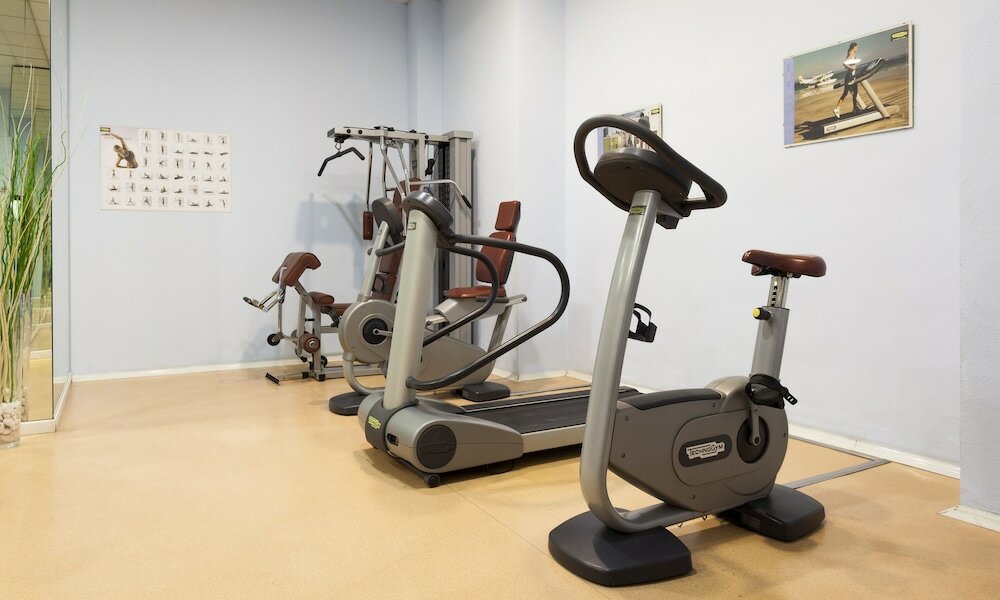 Фото Hotel Ilunion Valencia 4