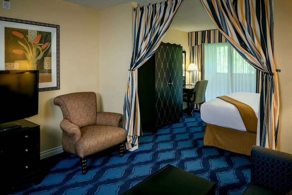 Фото Plaza Inn & Suites at Ashland Creek