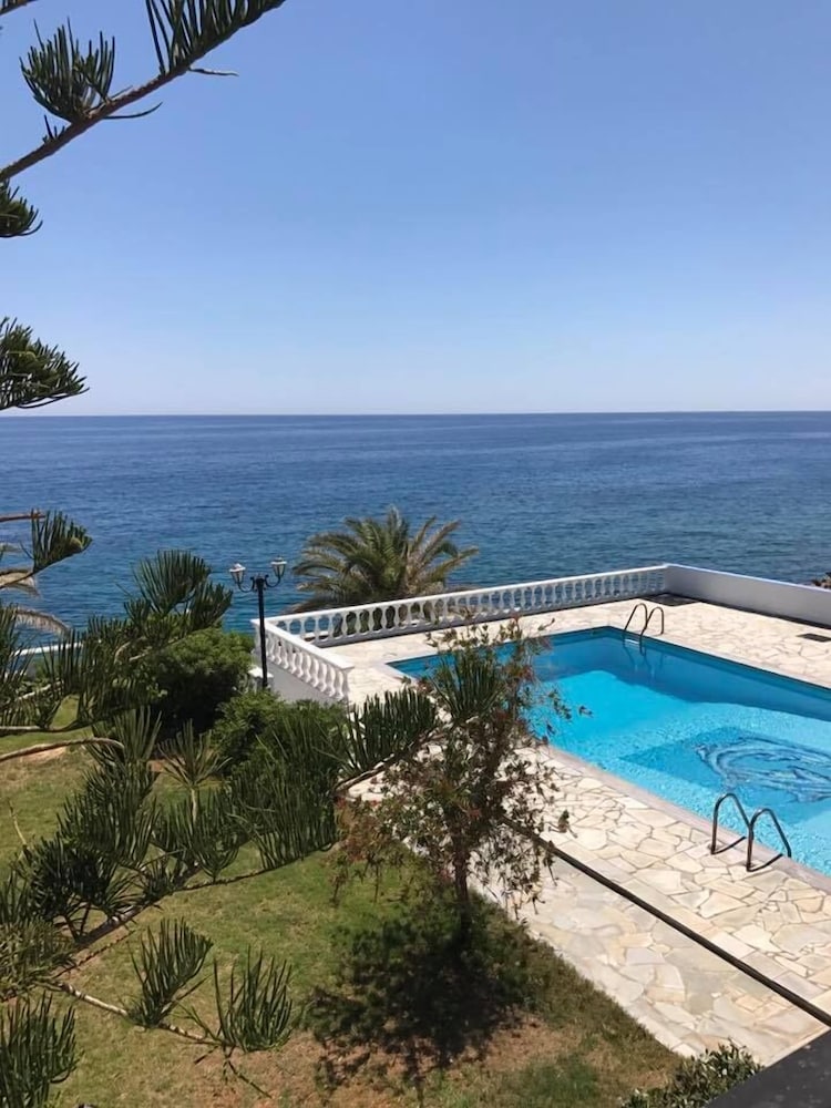 Фото Cypriana Apartments