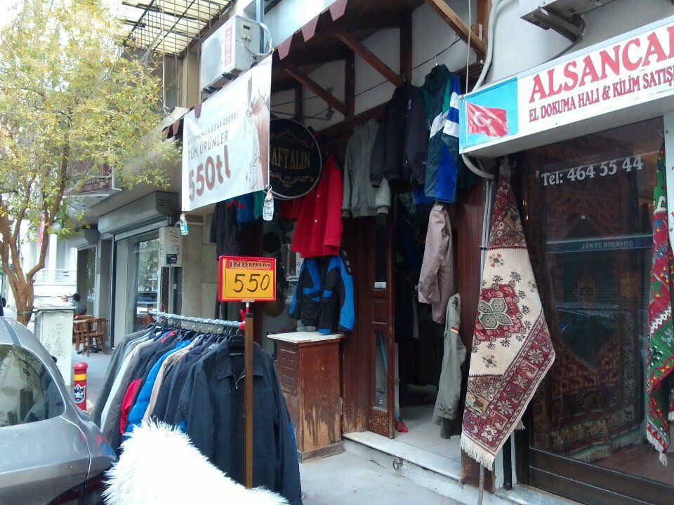 Clothing store Naftalin Vintage, Izmir, photo