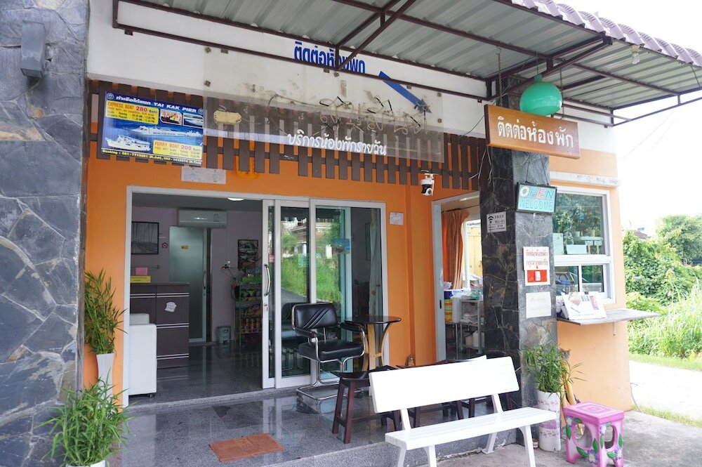 Фото B and B Hotel