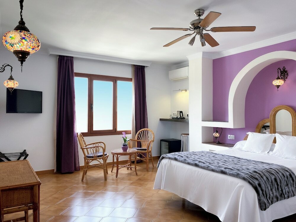 Фото Hostal Alhambra