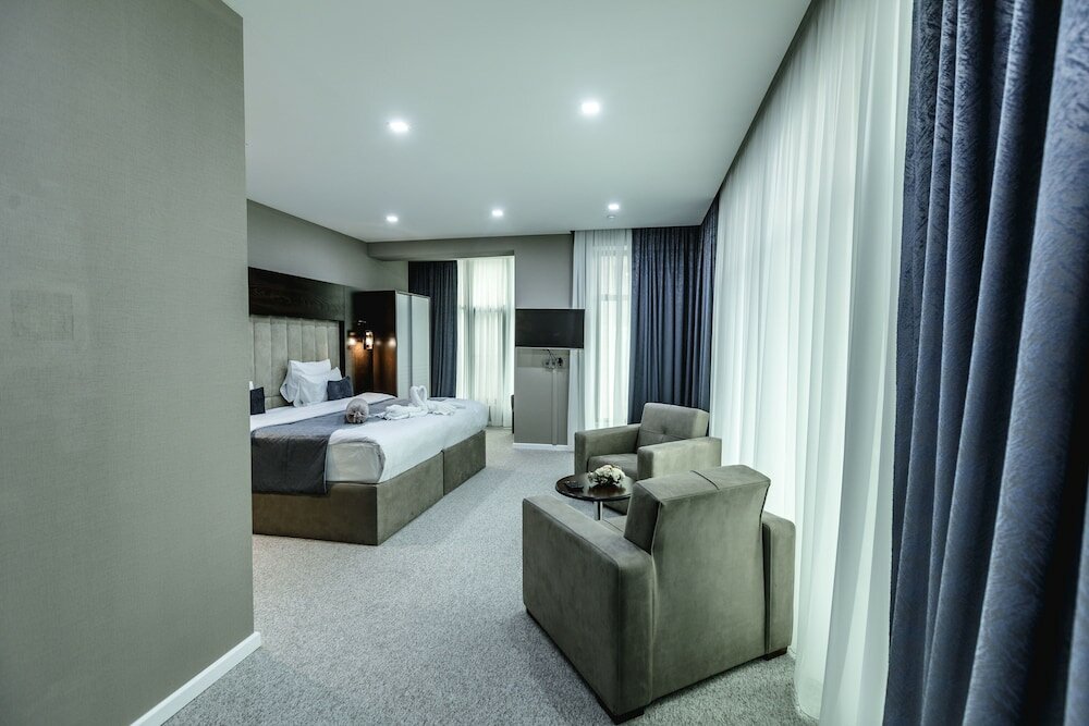 Фото  Parallel Hotel