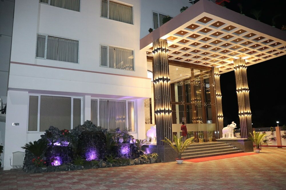 Фото Dhamma Grand Hotel Resort